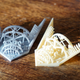 Dos modelos de calibrado 3DRS impresos con una Creality Halot Ray